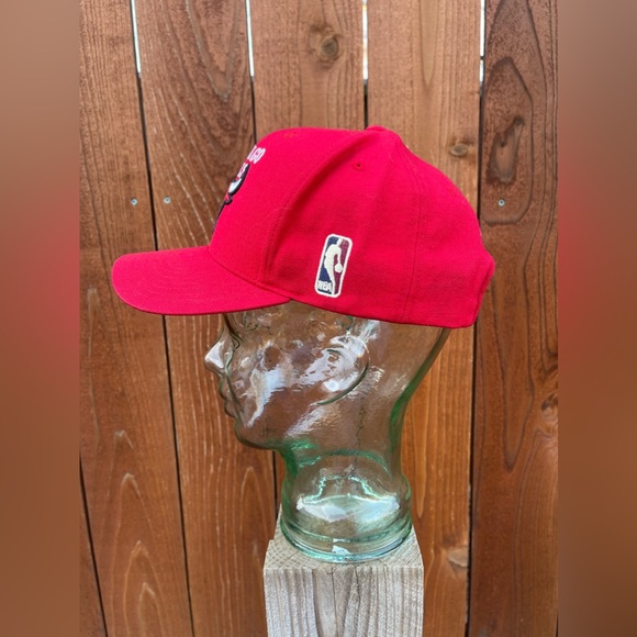 Chicago Bulls Mitchell & Ness SnapBack Hat - Picture 2 of 3